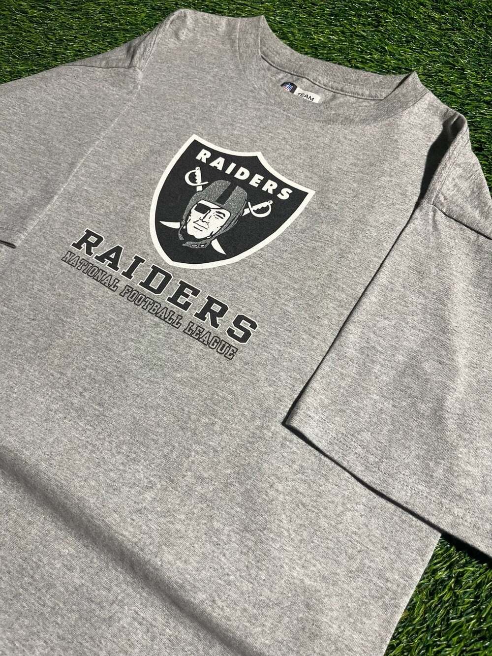 NFL Team Apparel Las Vegas Raiders T-Shirt Size M Gray Football Tee